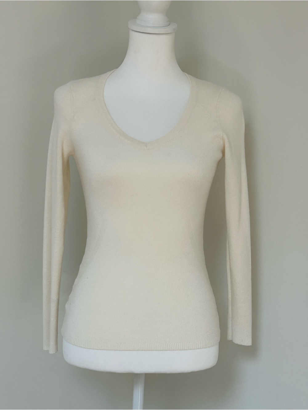 LOFT Cream V-Neck Long-Sleeve Women's Sweater Top S